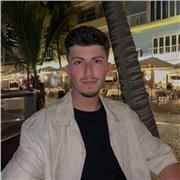 Joven apasionado por los idiomas con experiencia laboral
